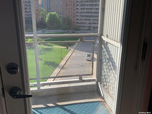 Foto del edificio - 61-45 98th St