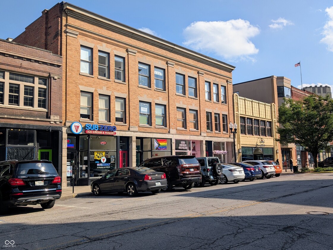 Primary Photo - 425 1/2 Massachusetts Ave