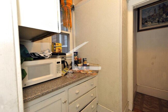 Foto del edificio - 3 bed. 2 Full Bathroom Unit. Eat-in Kitche...