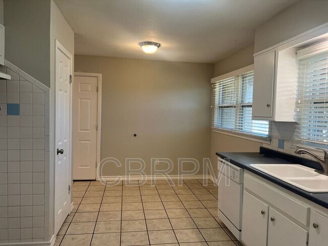 Building Photo - 4805 42nd St