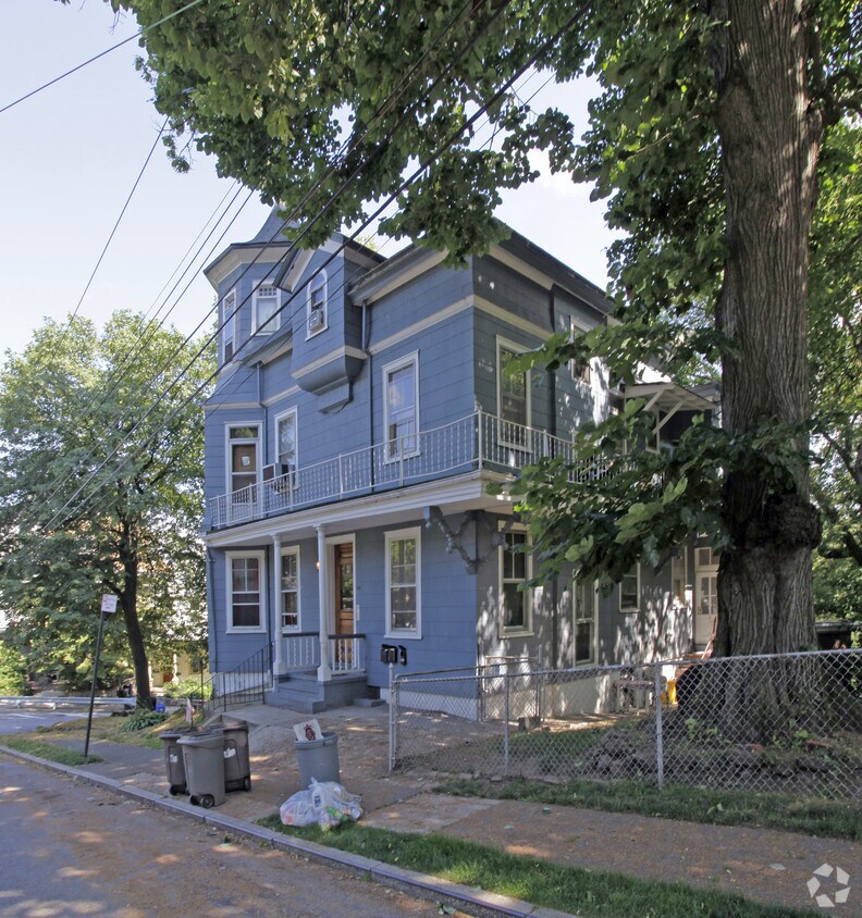 Building Photo - 94 Trossach Rd