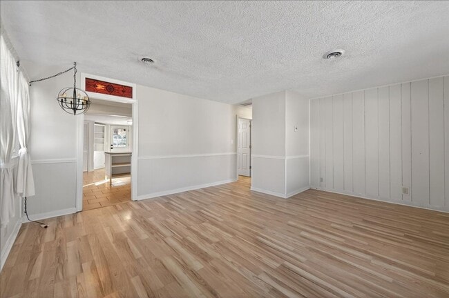 Building Photo - 4911 Barlow Dr