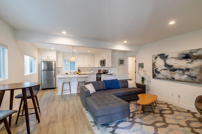 Building Photo - Luxury 1 Bedroom Ocean View Apartment – St...