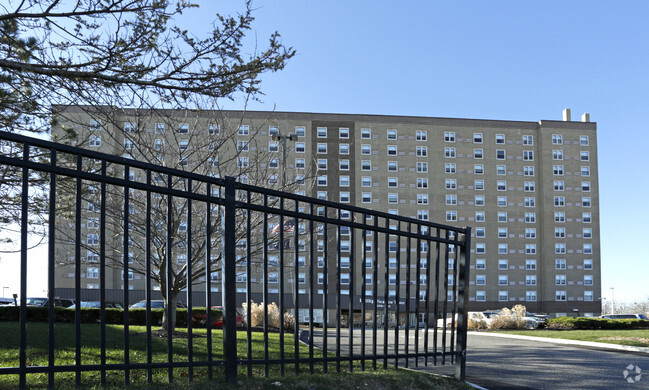 Building Photo - Phillips Seaview Tower