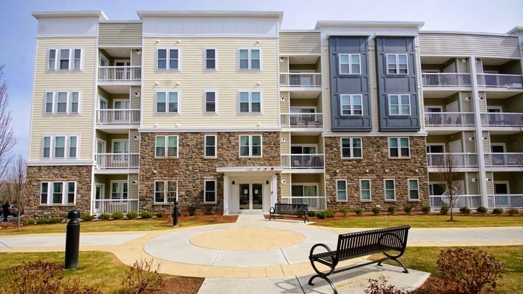 Primary Photo - 130 University Ave