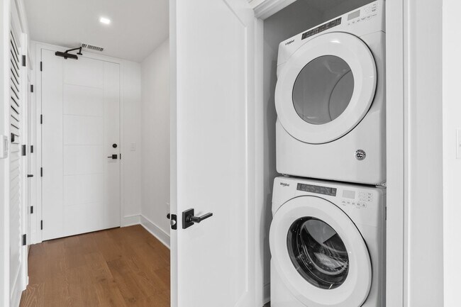 Foto del edificio - Modernistic Studio in West Midtown! Seven 88