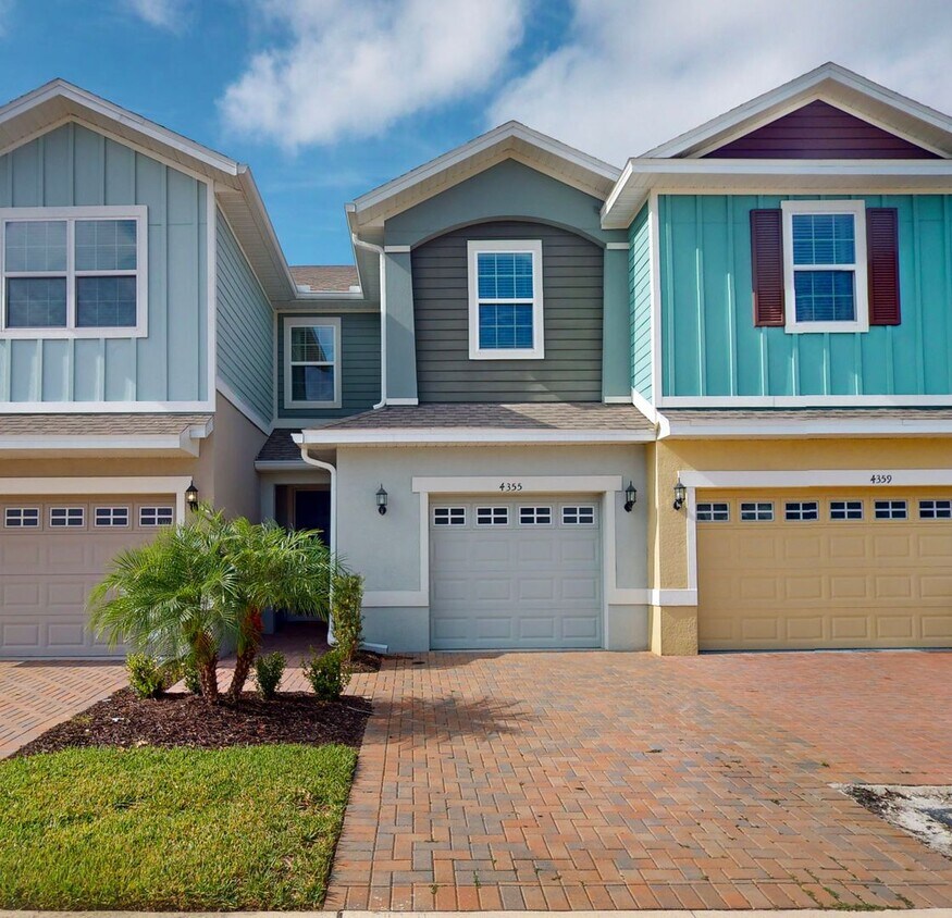 Primary Photo - Spacious Townhouse - 3 bedrooms and 2.5 ba...