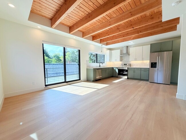 Building Photo - Modern New Construction Townhome in West Seattle!