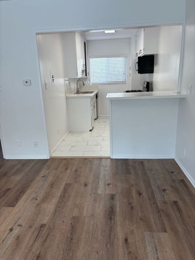 Foto del interior - 351 S. Manhattan Pl