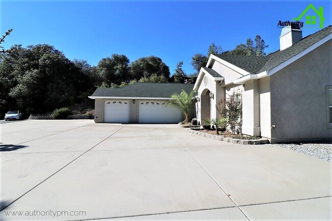 Building Photo - 14270 Quail Springs Rd