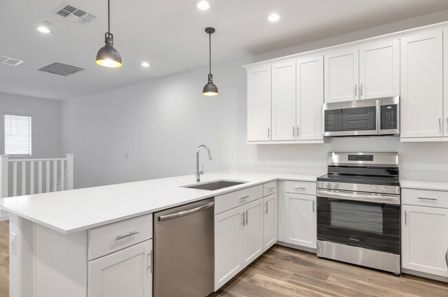 Foto del edificio - ** Like new Luxurious Modern townhome with 2 Master Suits in Warner Meadows**