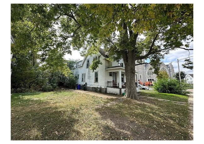 Building Photo - 1401 Bever Ave SE