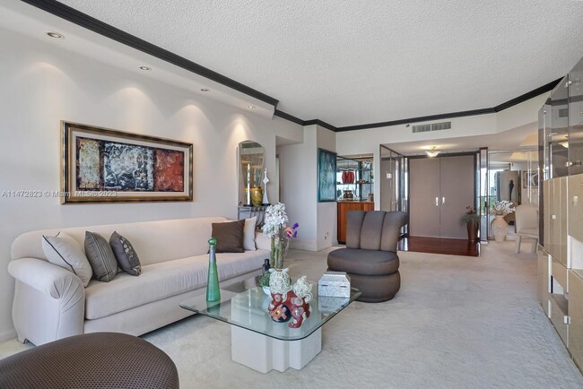 Building Photo - 20281 E Country Club Dr