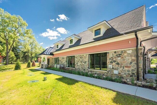 Foto del edificio - 5395 Plymouth Rd