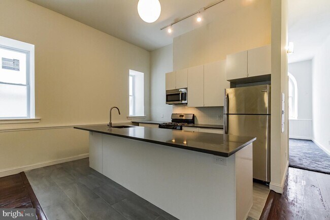 Foto del edificio - 1558 E Montgomery Ave
