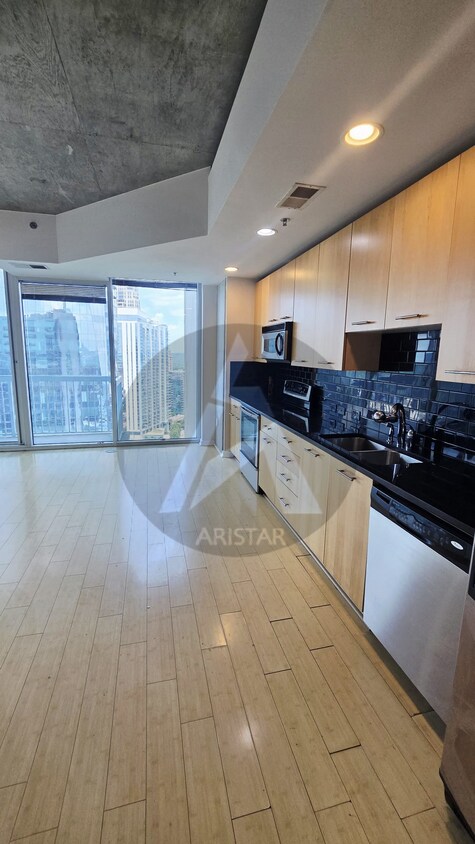 Primary Photo - 3324 Peachtree Rd