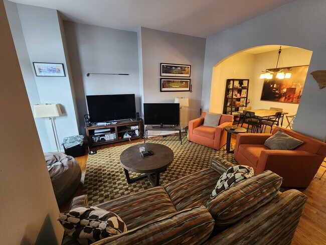 Sala de estar y comedor - 504 Rhode Island Ave NW