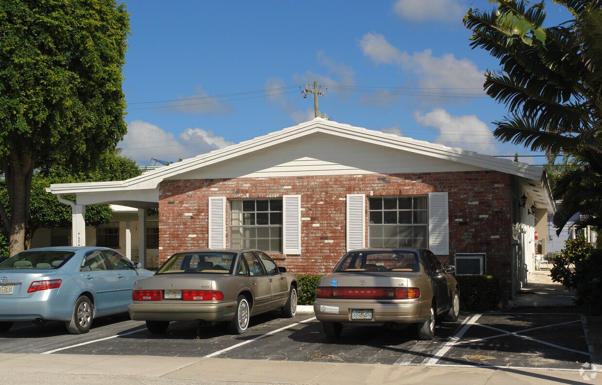 Building Photo - 4604 Bougainvilla Dr
