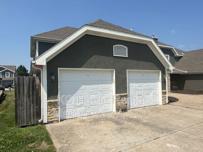 Building Photo - 15906 Prairie Way