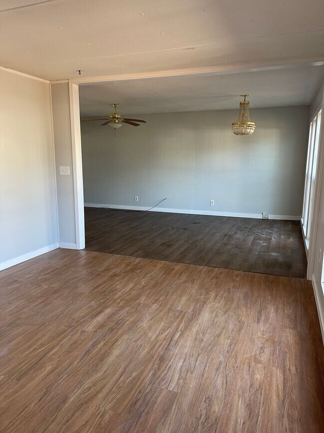 Building Photo - 3 BEDROOM 2 BATH located in Spring Valley ...