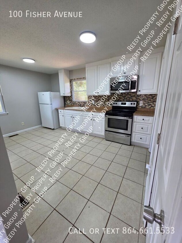 Foto del edificio - 100 Fisher Ave