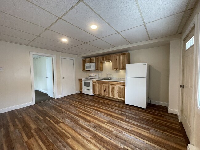 Building Photo - Triplex