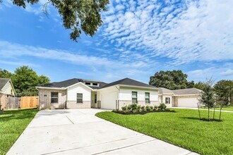 Building Photo - 11611 Moltere Dr