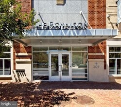 Building Photo - 309 Holland Ln