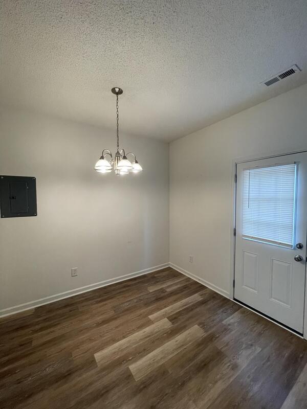 Building Photo - 102 Graystar Rd