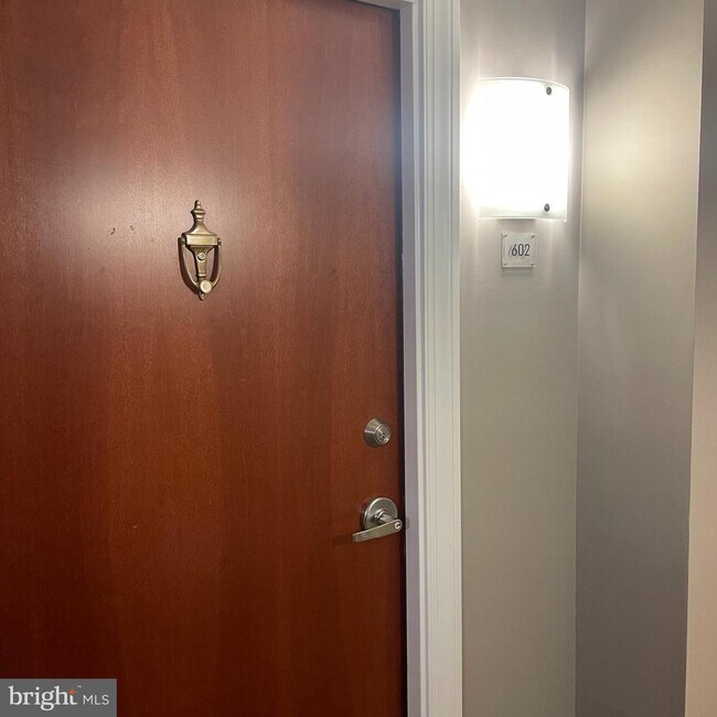 Foto del edificio - 915 E St NW