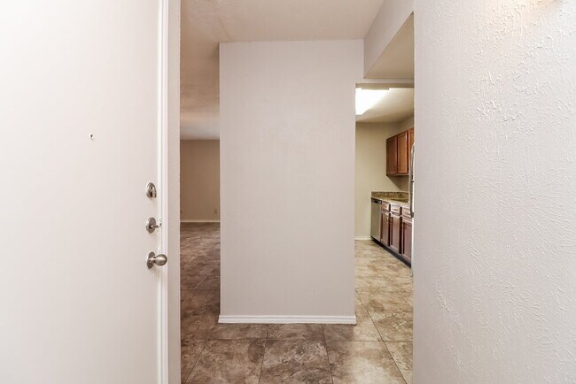 Foto del edificio - 7805 Whirlwind Dr