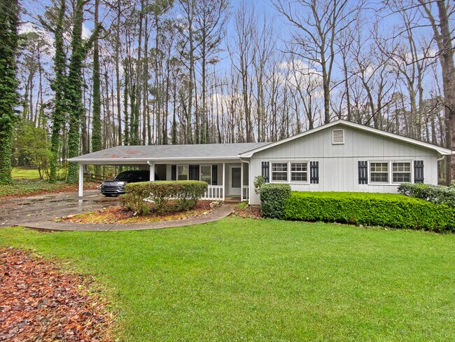 Building Photo - 3947 Woodland Cir SE