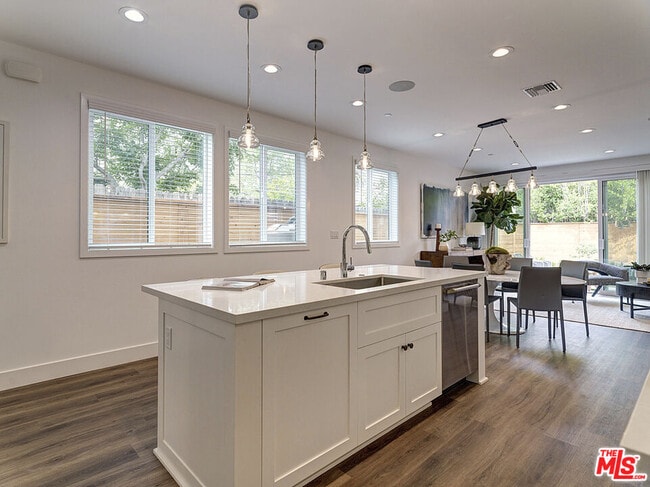 Foto del edificio - 1278 Meadowbrook Ave