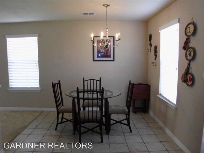 Building Photo - 10256 English Manor Dr