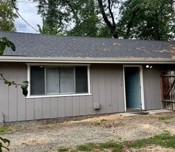 Building Photo - 1250 SE Gladiola Dr