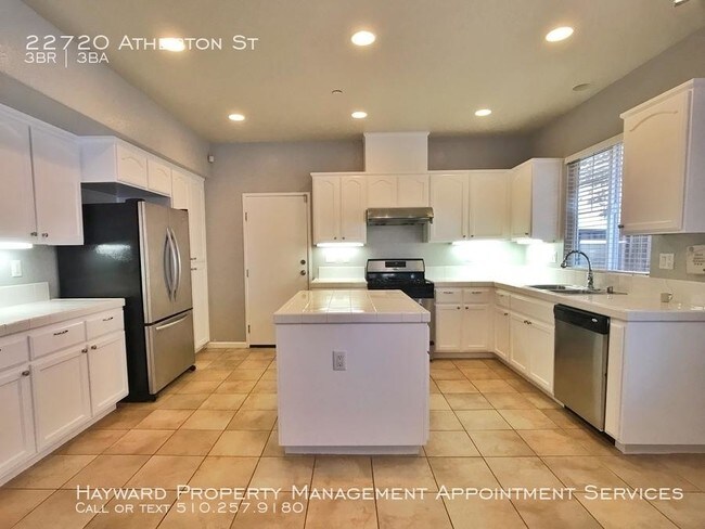Building Photo - 3 bedroom in Hayward  94544