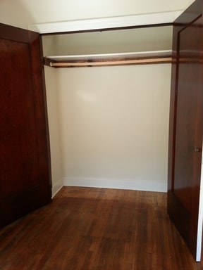 Building Photo - 442 1/2 N Lake St