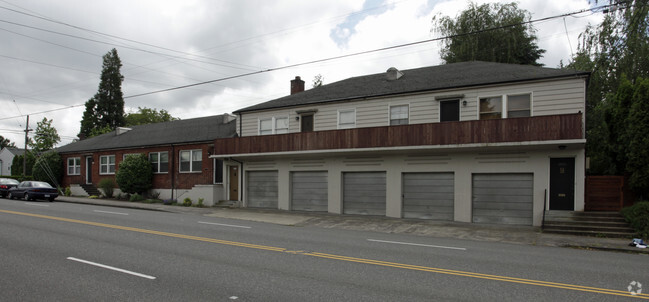 Building Photo - Burnside Street Apartments