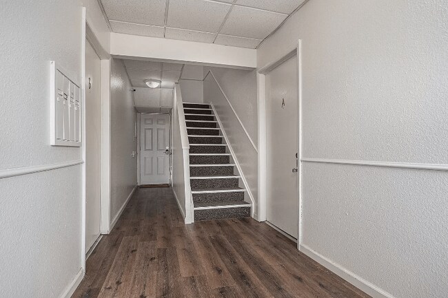 Foto del edificio - 4215 Loomis Ave