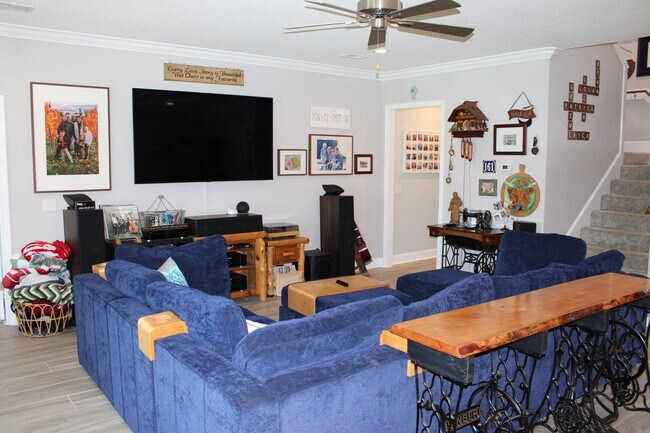 Foto del edificio - Gorgeous 4BR/3BA Home on the Pond in Fiddler's Cove with a great view of the fountain.