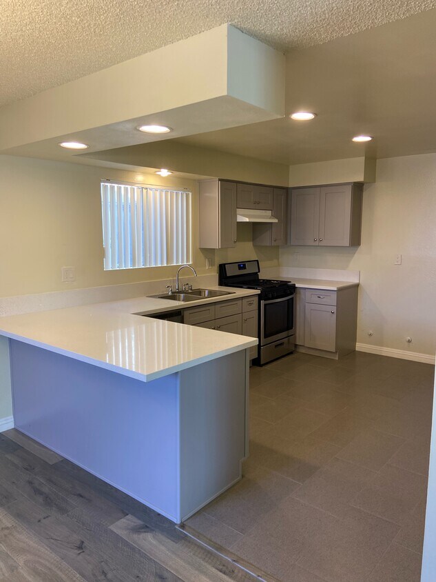 Kitchen - 900 Madeleine Way