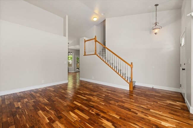Building Photo - Beautifully Updated 4-Bedroom Home with 3-...