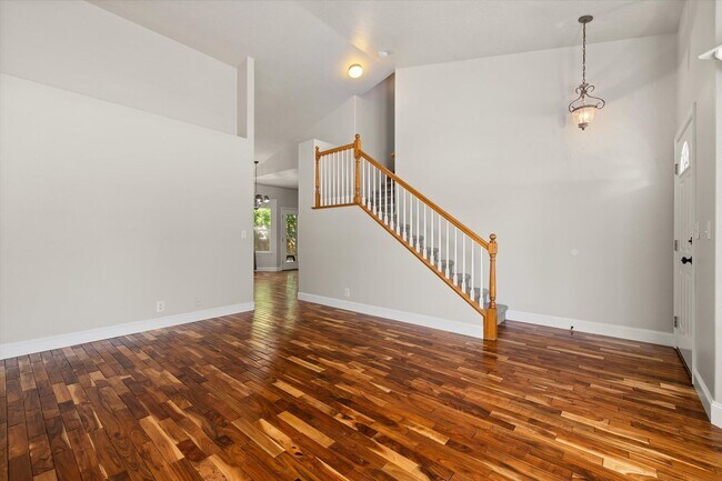 Foto del edificio - Beautifully Updated 4-Bedroom Home with 3-...