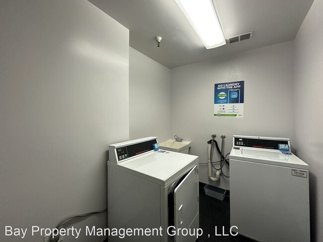 Building Photo - Studio, 1 bath House - 1 E Chase St Apt 701