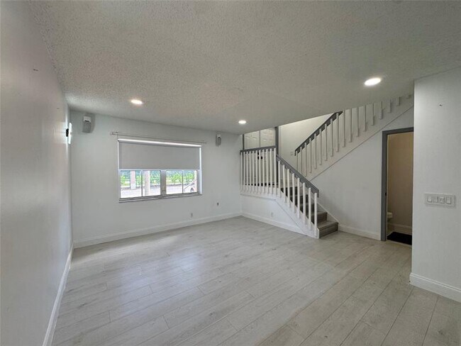 Foto del edificio - 7481 Santa Monica Dr