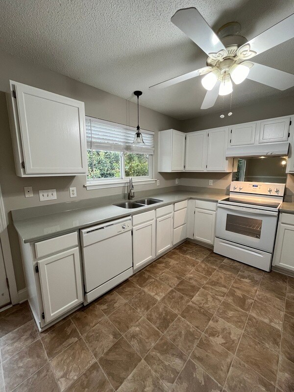 Building Photo - 12133 Cartgate Ln