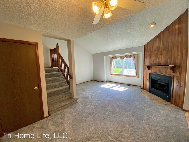 Building Photo - 2 br, 1.5 bath House - 5424 W Canyon Trail...