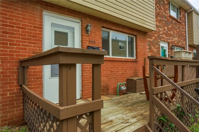 Building Photo - 442 Brierly Ln