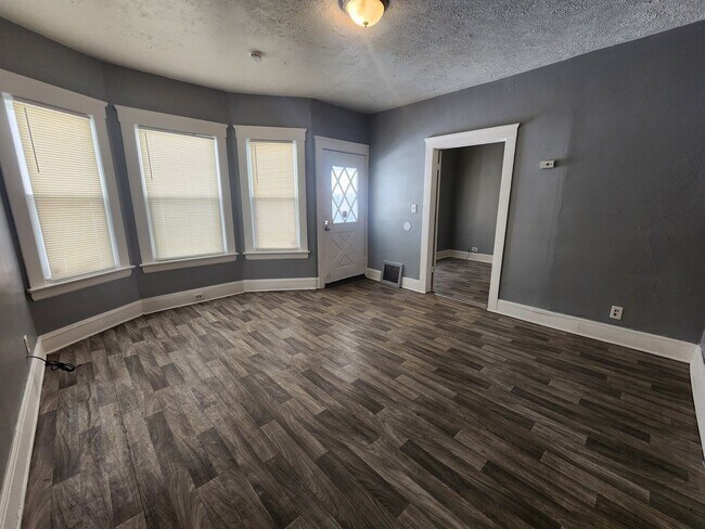 Foto del edificio - 3443 Regent Rd