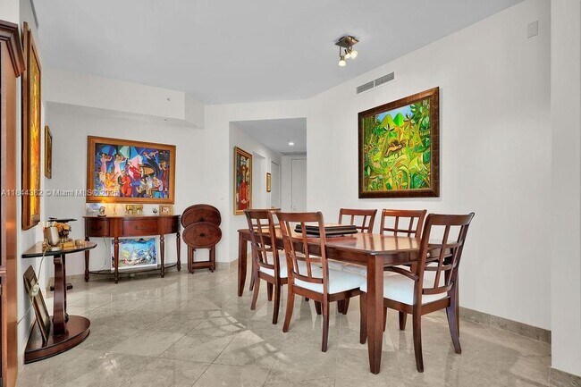 Building Photo - 801 Brickell Key Blvd